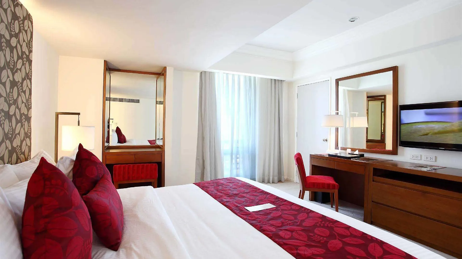 Manila Pavilion Hotel And Casino 4*,  الفلبين